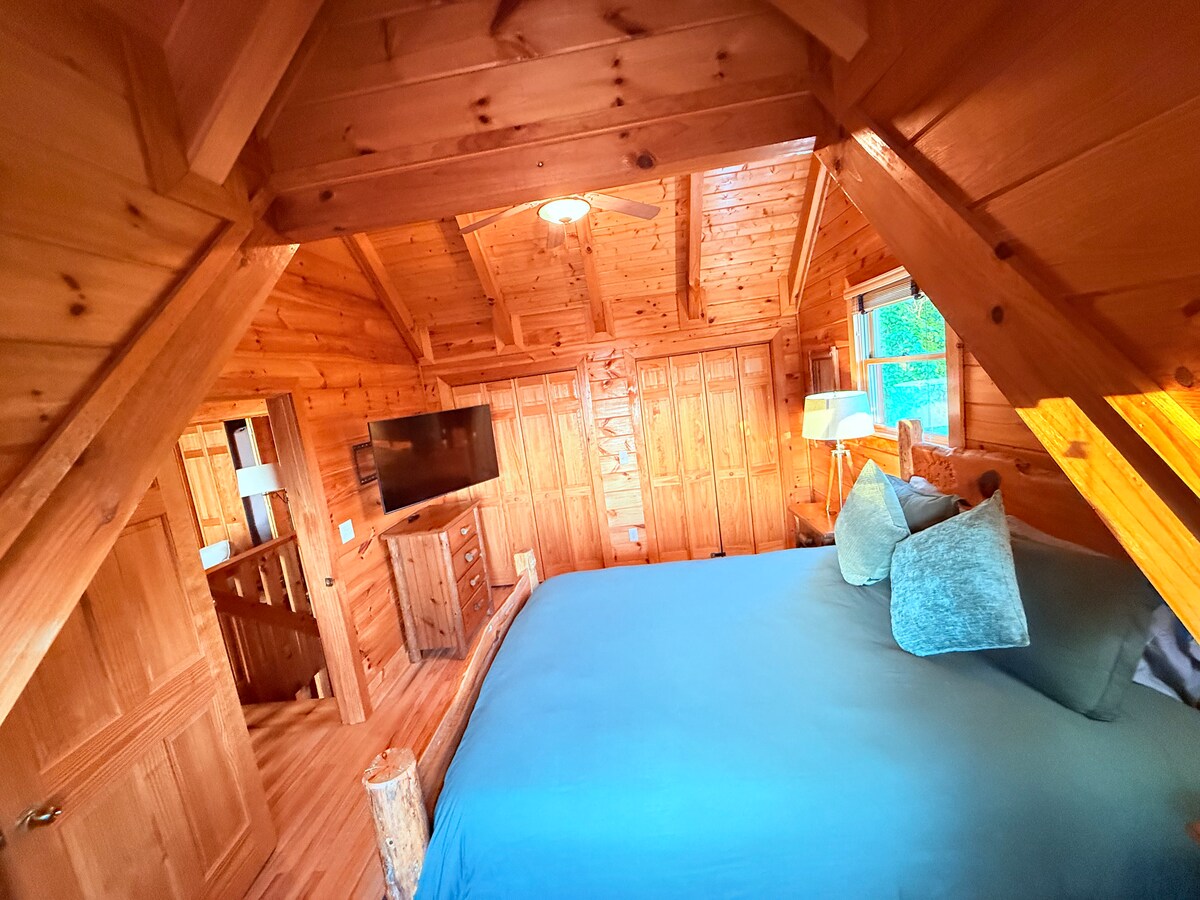 Oddýchnite si v jednej z našich spální Queen. Premyslene vybavené matracom SAATVA. Jedna z najlepších nocí spánku, akú kedy zažijete! 