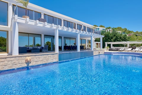 Villa Blanca Luxury in Ibiza Can Rimbau + Service