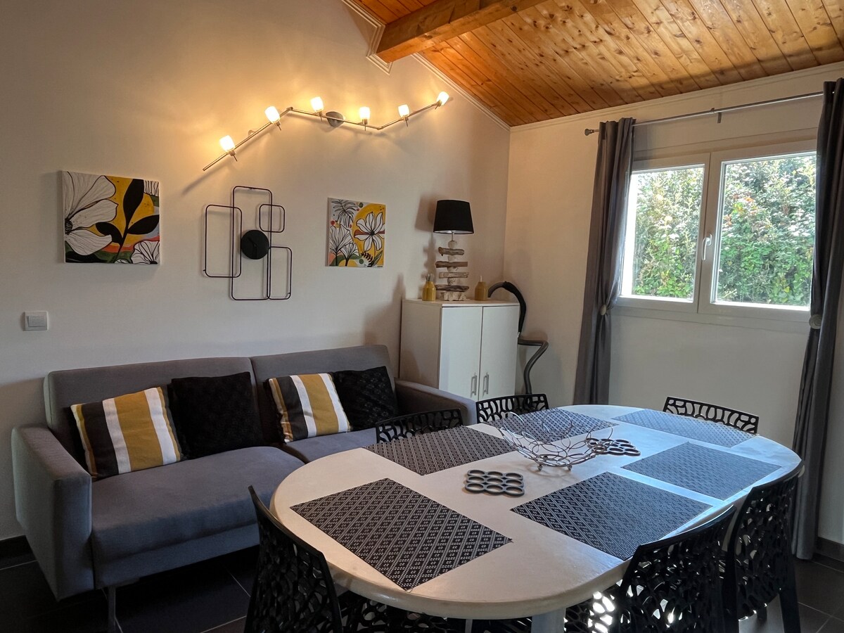 Successful Airbnb property: Air-conditioned villa 2 bedrooms/sleeps 5 Bonifacio in Bonifacio