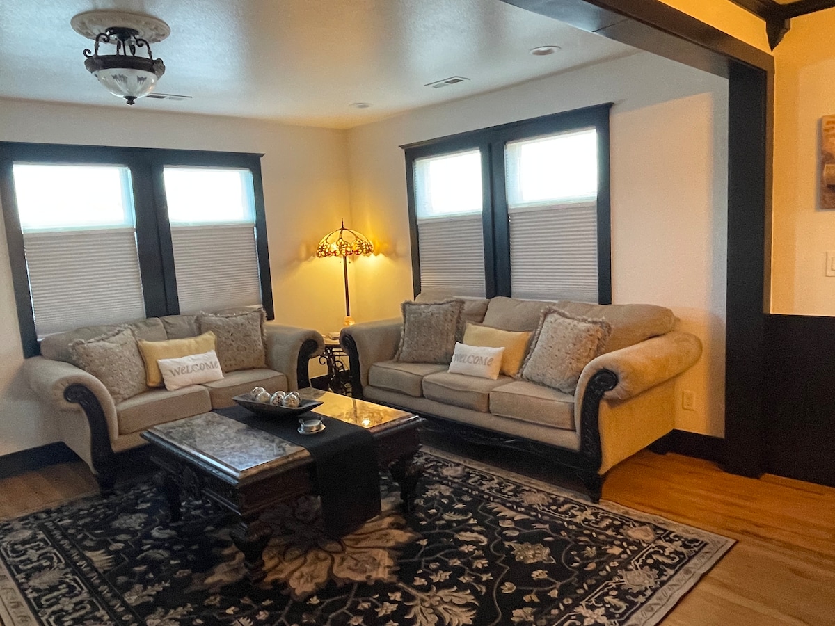 Top Airbnb: Elegant 5 star 4bed/2bath Awesome Denver Location! in Berkley