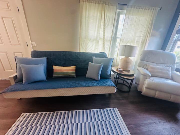 Z’s Spring Lake Cottage - Grand Haven, MI