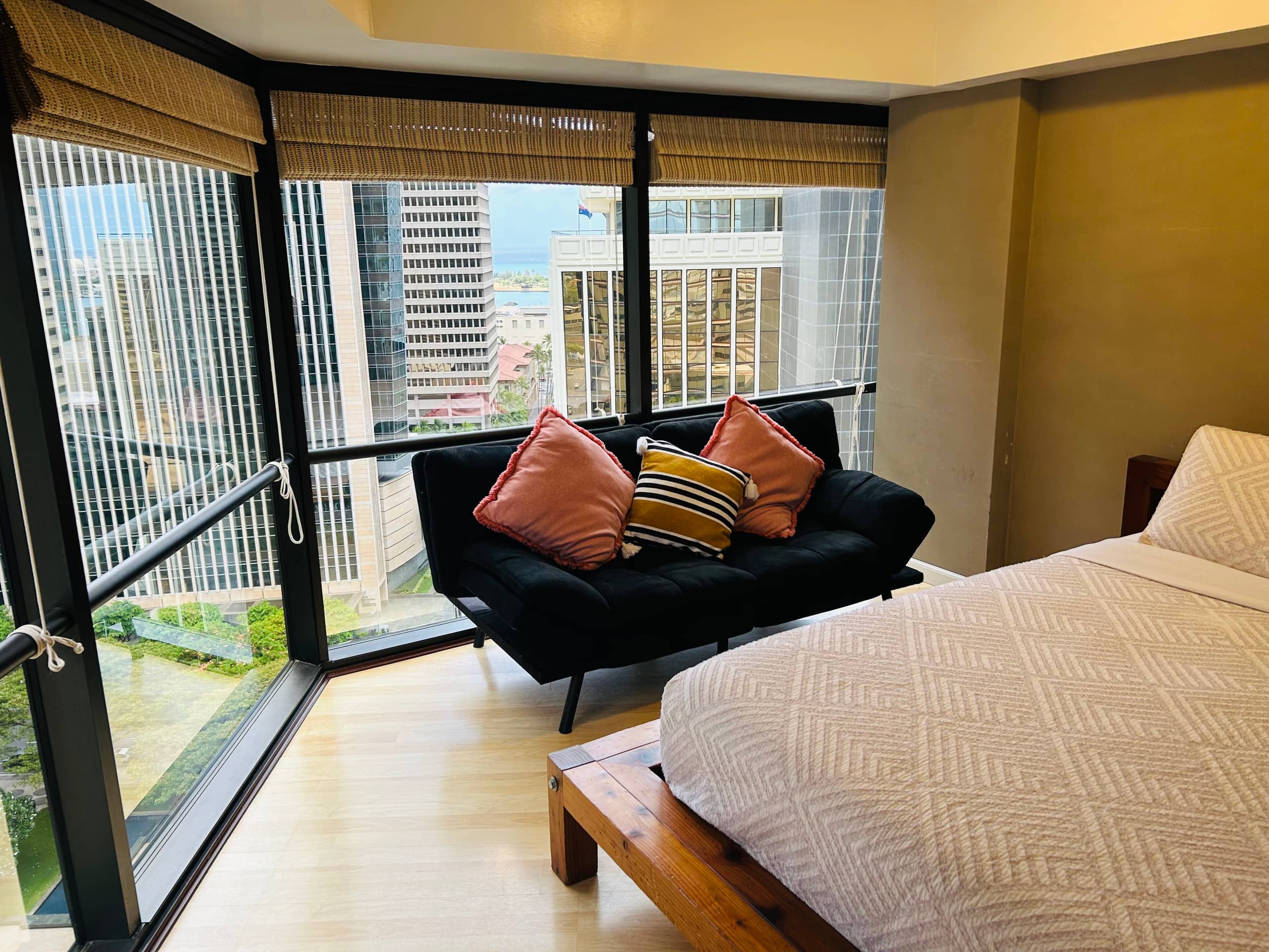 Condo in Honolulu · ★4.81 · 2 bedrooms · 3 beds · 1 private bath - Image 1