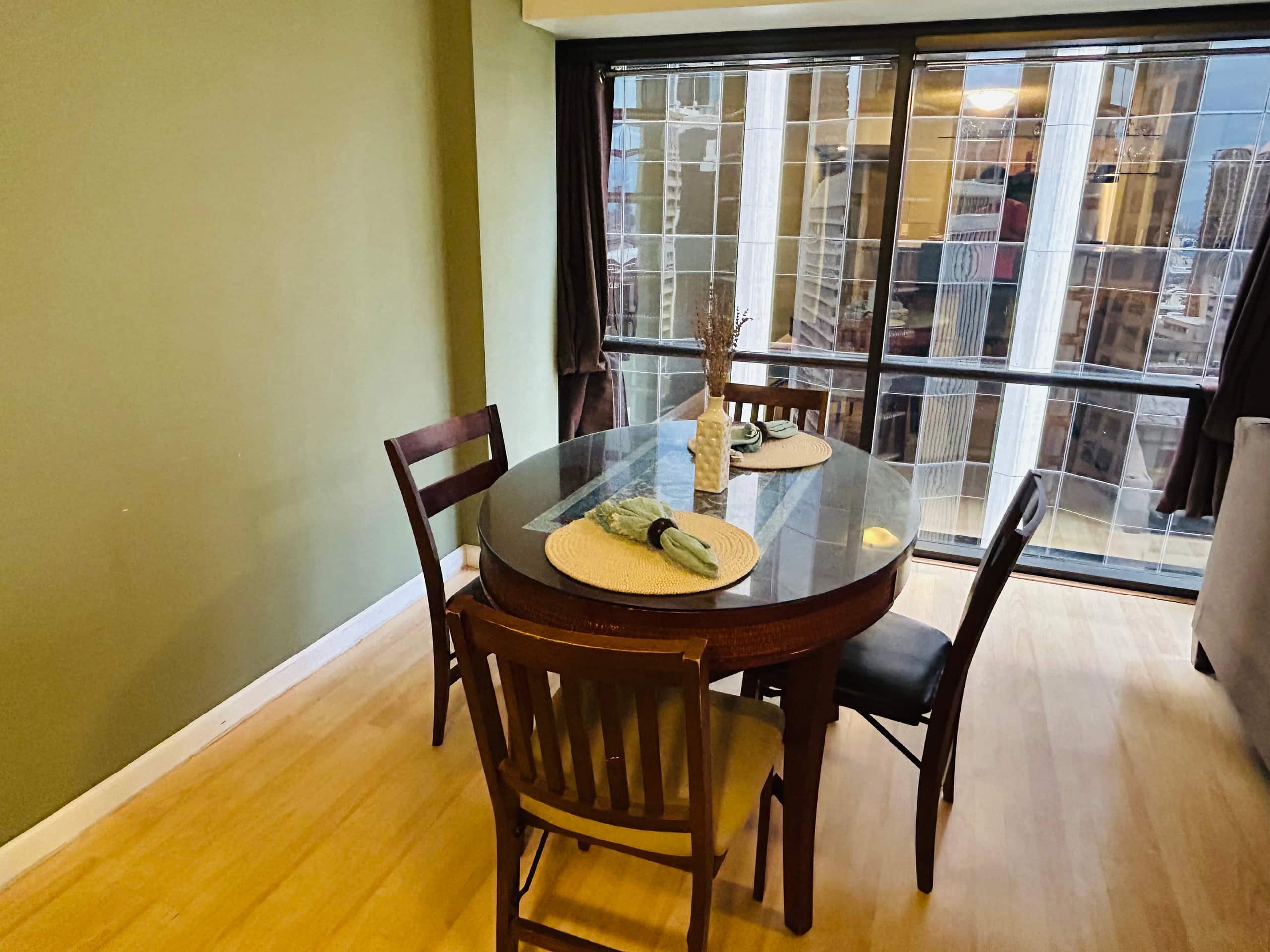 Condo in Honolulu · ★4.81 · 2 bedrooms · 3 beds · 1 private bath - Image 5