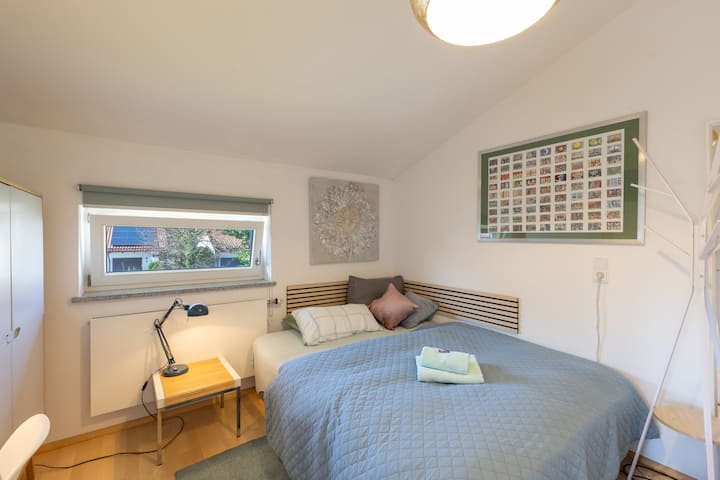 Pamje nga dhoma e vizitorëve në kopsht 160x200