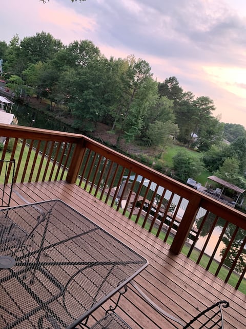 Family-Friendly Lake Hamilton Home w/Dock & Ramp