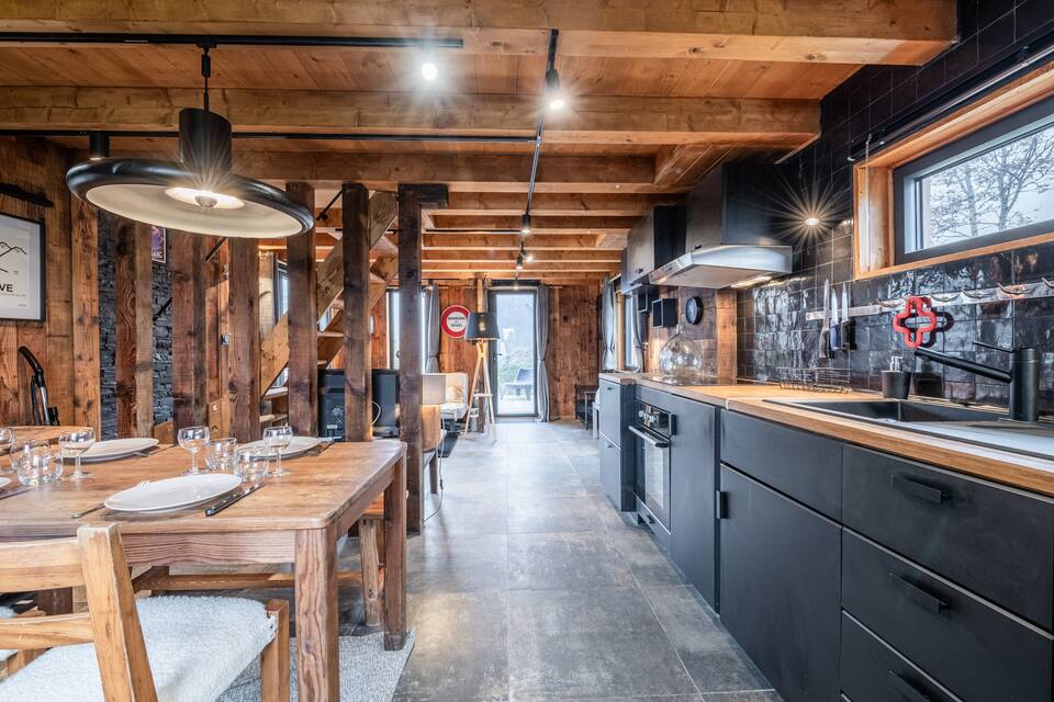 A timber chalet on the Megève slopes, Megève, Auvergne-Rhône-Alpes, France, photo 5 of 10