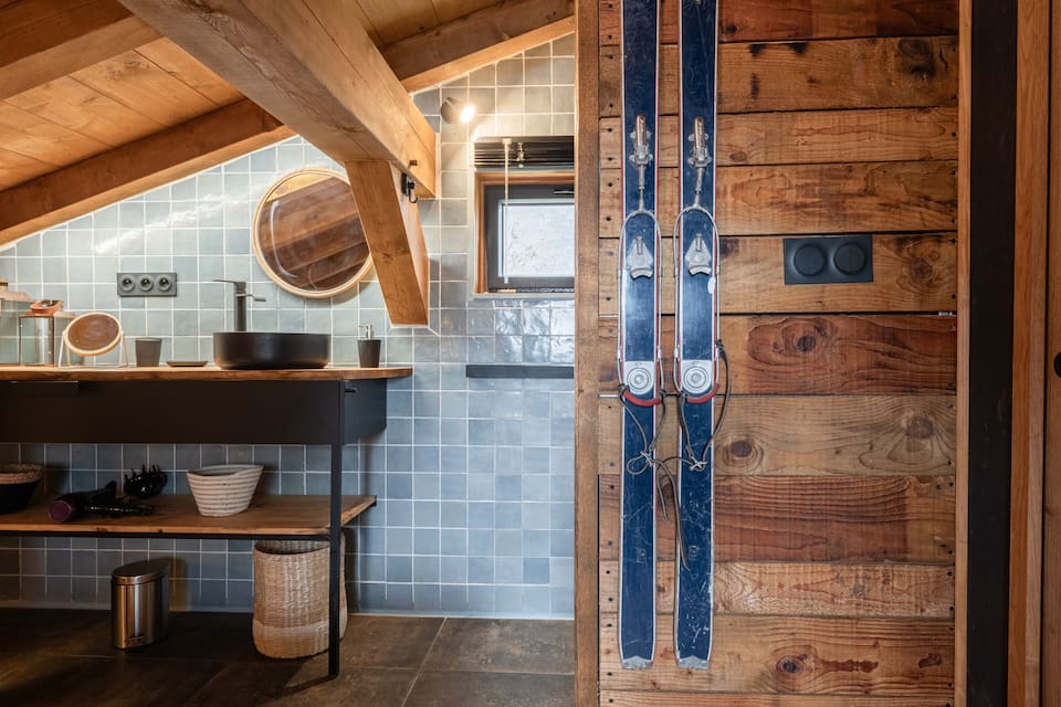 A timber chalet on the Megève slopes, Megève, Auvergne-Rhône-Alpes, France, photo 9 of 10