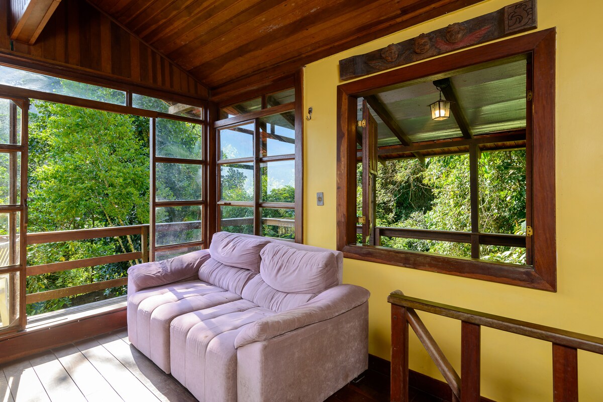 Popular Airbnb listing: House with a view of the beach and Pedra da Gávea in São Conrado