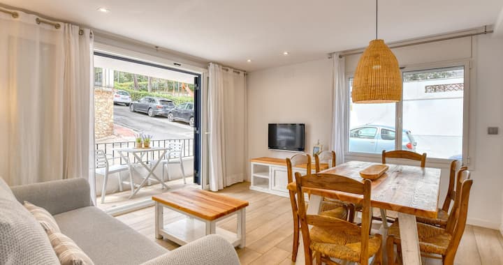 Rez-de-chaussée Rénové Dans Le Centre De Calella D - Tamariu