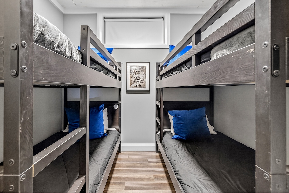Bunk room with 4 single beds. Great for the kids!