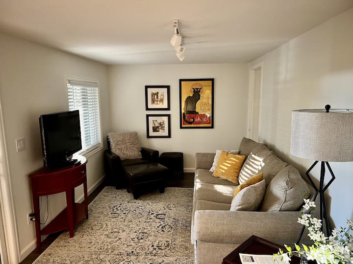 Walkout Garden Apt - Whole Space (1000 Sq Ft) - Longmont, CO