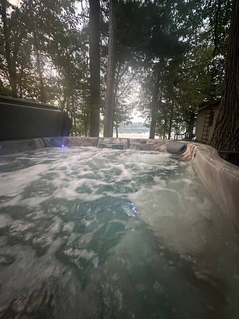 Hot tub, fishing, pool table, scenery, privacy!