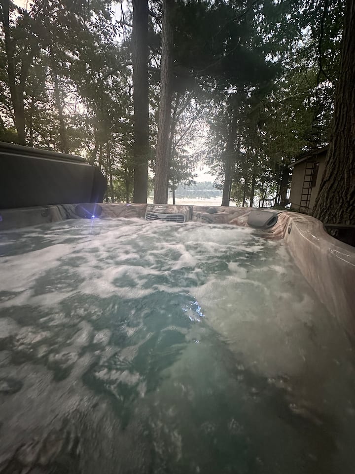 Hot tub, fishing, pool table, scenery, privacy!