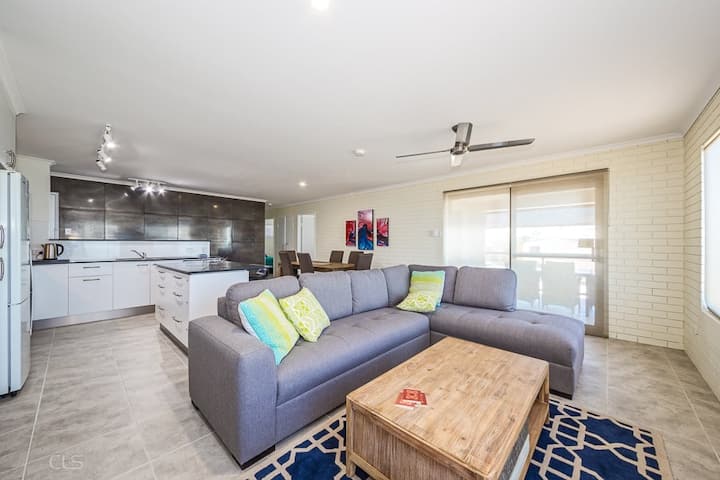 One Of A Kind Beach Front Unit - Bribie Island