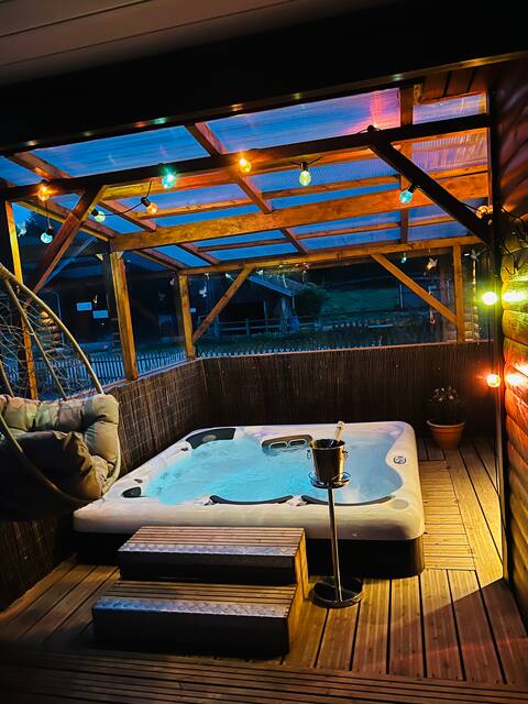 Wooden chalet with private hot tub in the Vosges