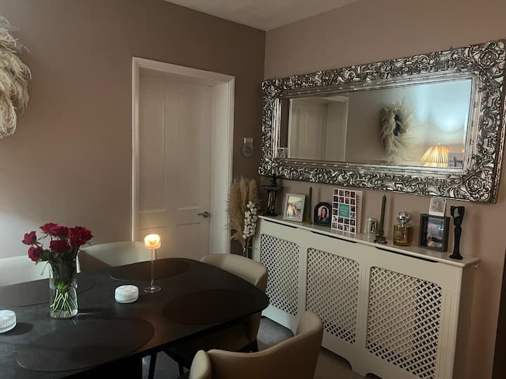 Gorgeous 1 Bedroom Flat With Garden - London Heathrow Airport (LHR)