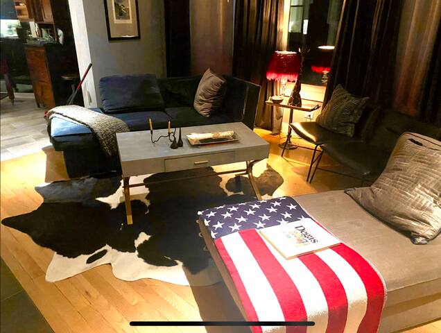 Victorian House in Heart of Rogers Park gallery image 5