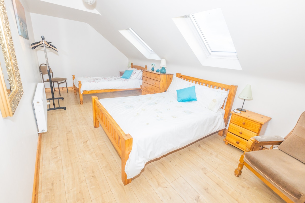 1 ორადგილიანი და 1 ერთადგილიანი საწოლი