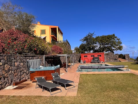 Strelitzia House: villa with pool, spa, barbecue