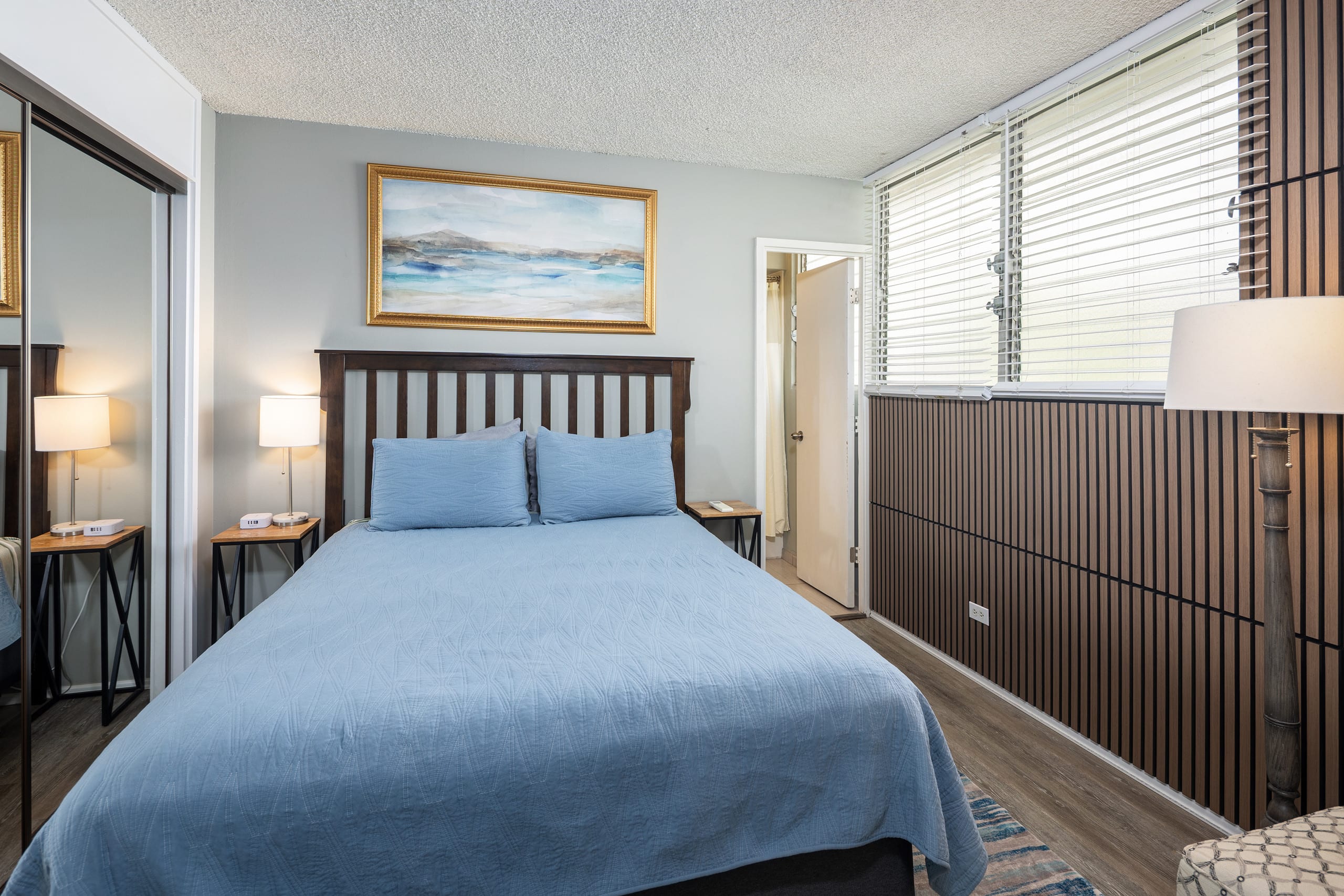 Waikiki Beach 1.5 blocks away! Free parking space! - Image 12