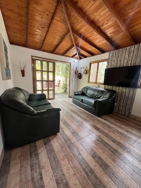 Popular Airbnb listing: Near and safe Country house, pets allowed. in Doce De Octubre