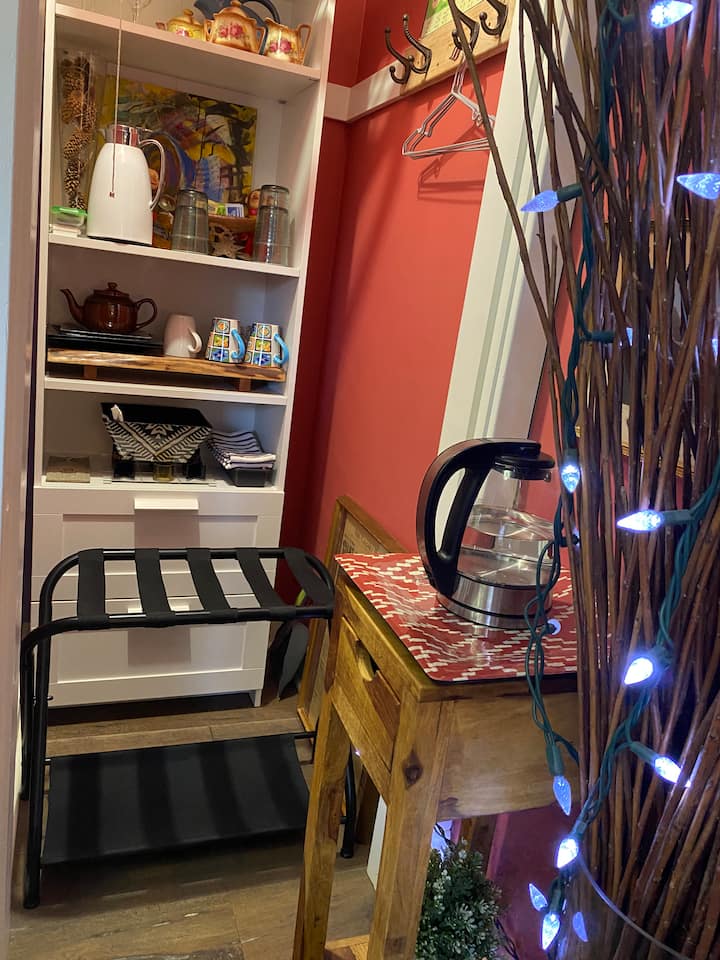 Estación de bebidas calientes para su comodidad.