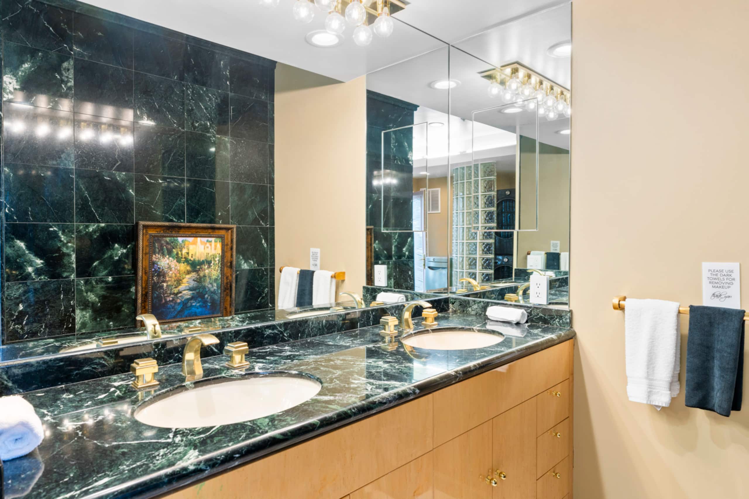 Home in San Francisco · ★5.0 · 6 bedrooms · 7 beds · 5 baths - Image 34
