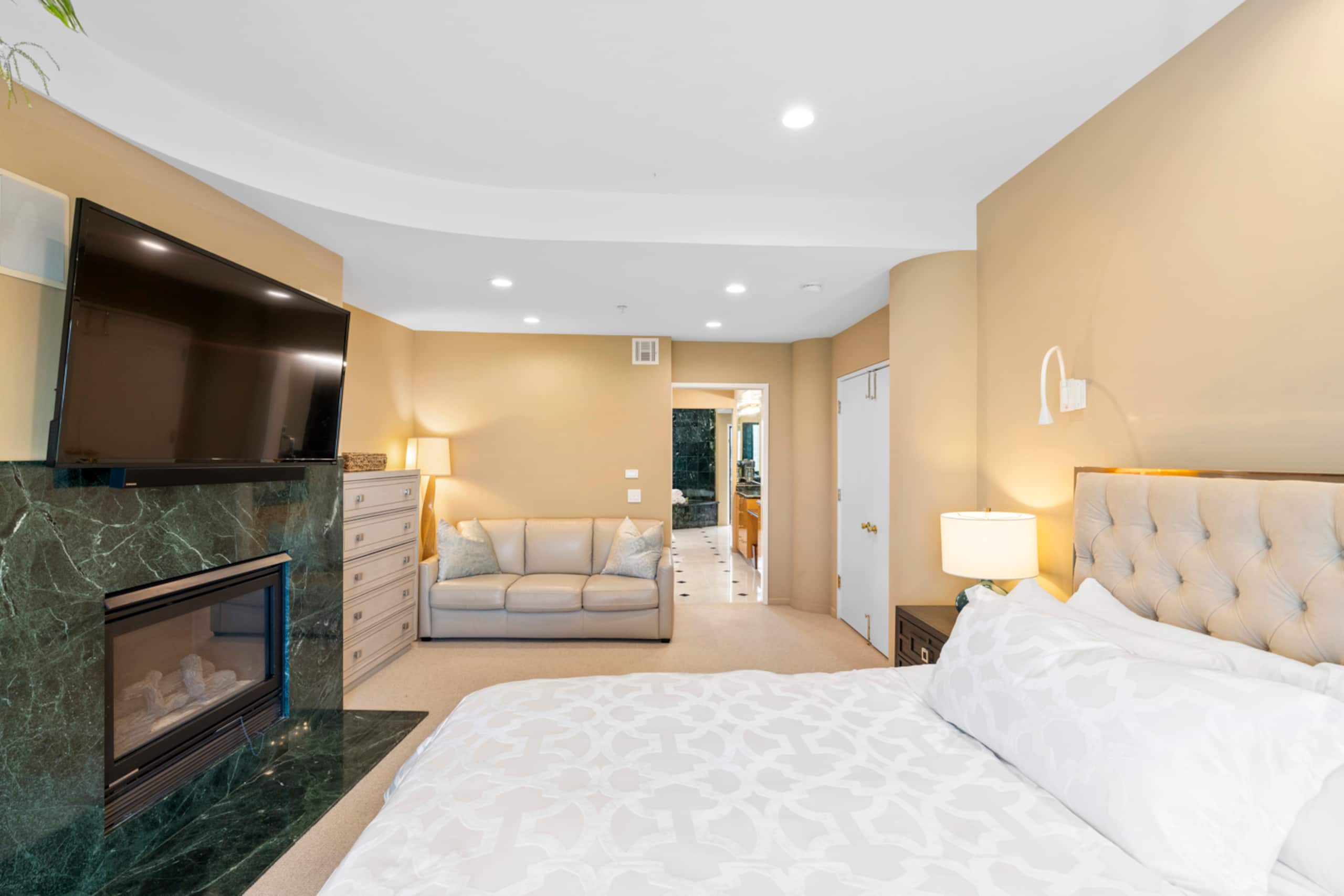 Home in San Francisco · ★5.0 · 6 bedrooms · 7 beds · 5 baths - Image 21