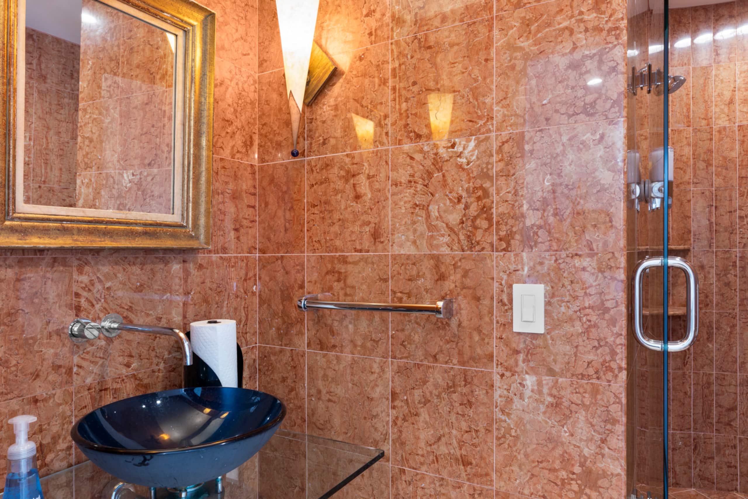 Home in San Francisco · ★5.0 · 6 bedrooms · 7 beds · 5 baths - Image 33