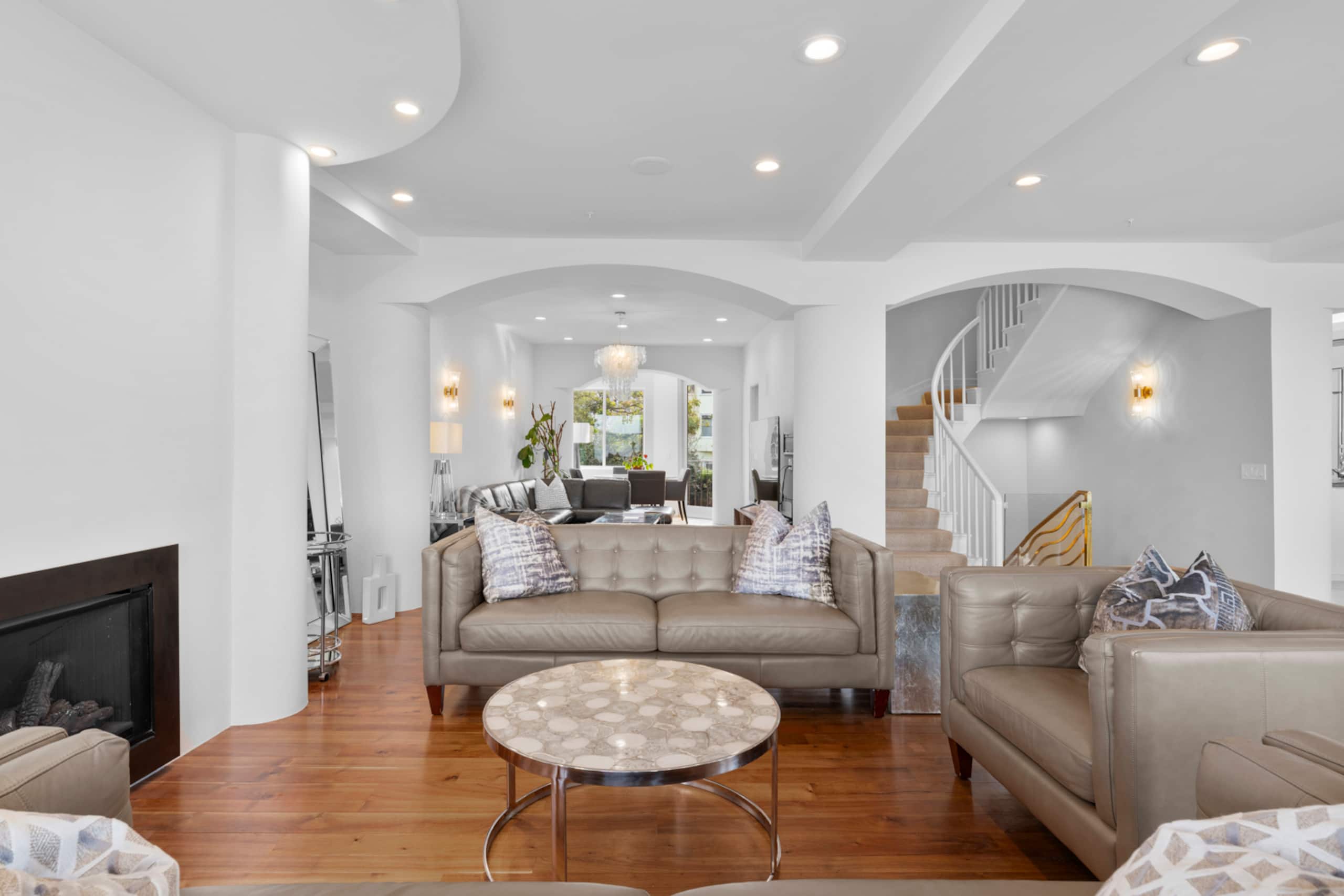 Home in San Francisco · ★5.0 · 6 bedrooms · 7 beds · 5 baths - Image 6