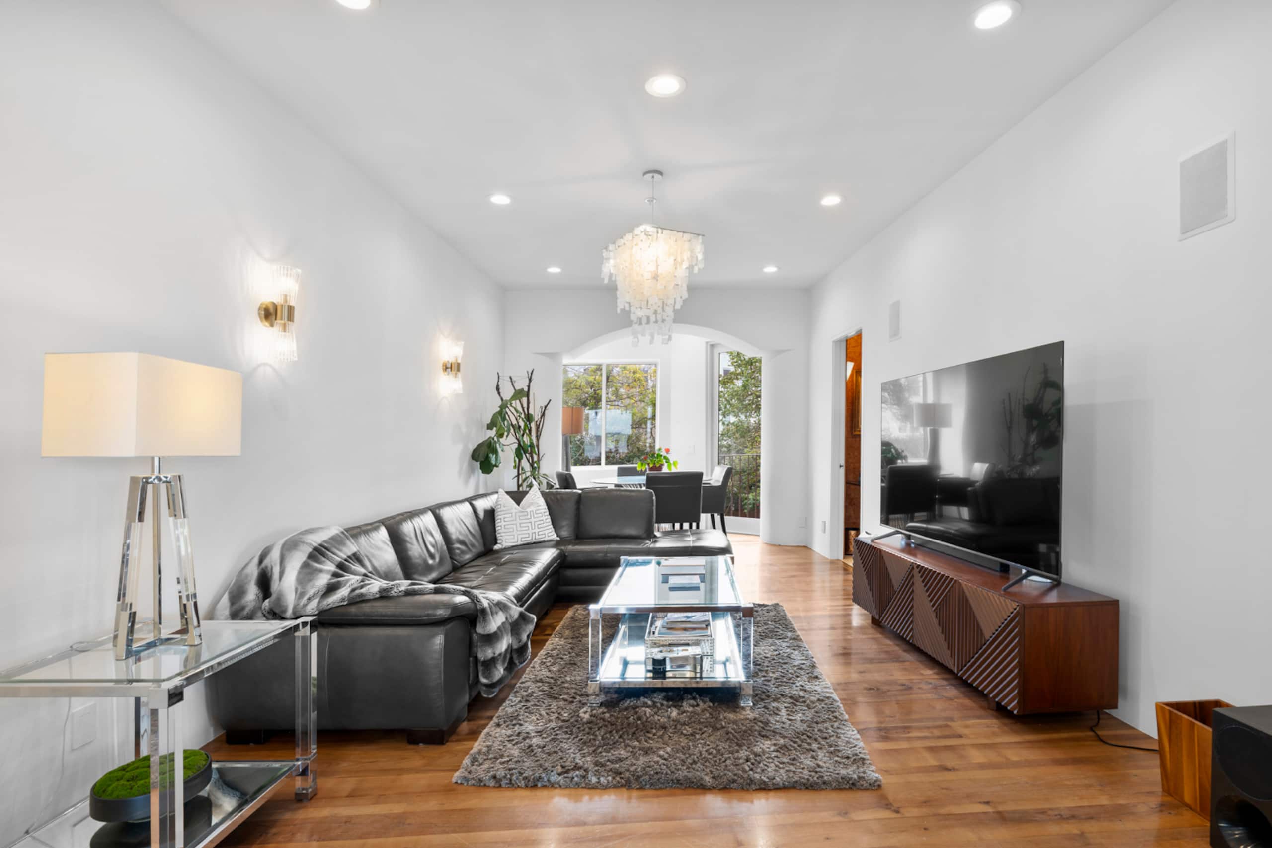 Home in San Francisco · ★5.0 · 6 bedrooms · 7 beds · 5 baths - Image 7