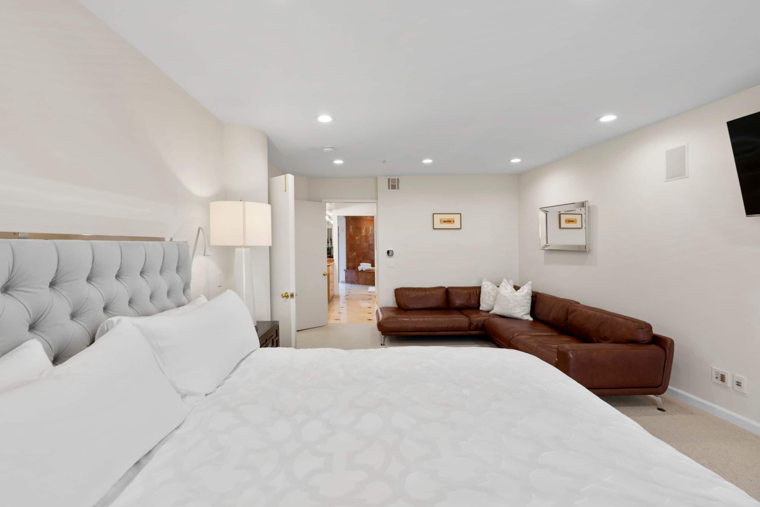 Home in San Francisco · ★5.0 · 6 bedrooms · 7 beds · 5 baths - Image 23
