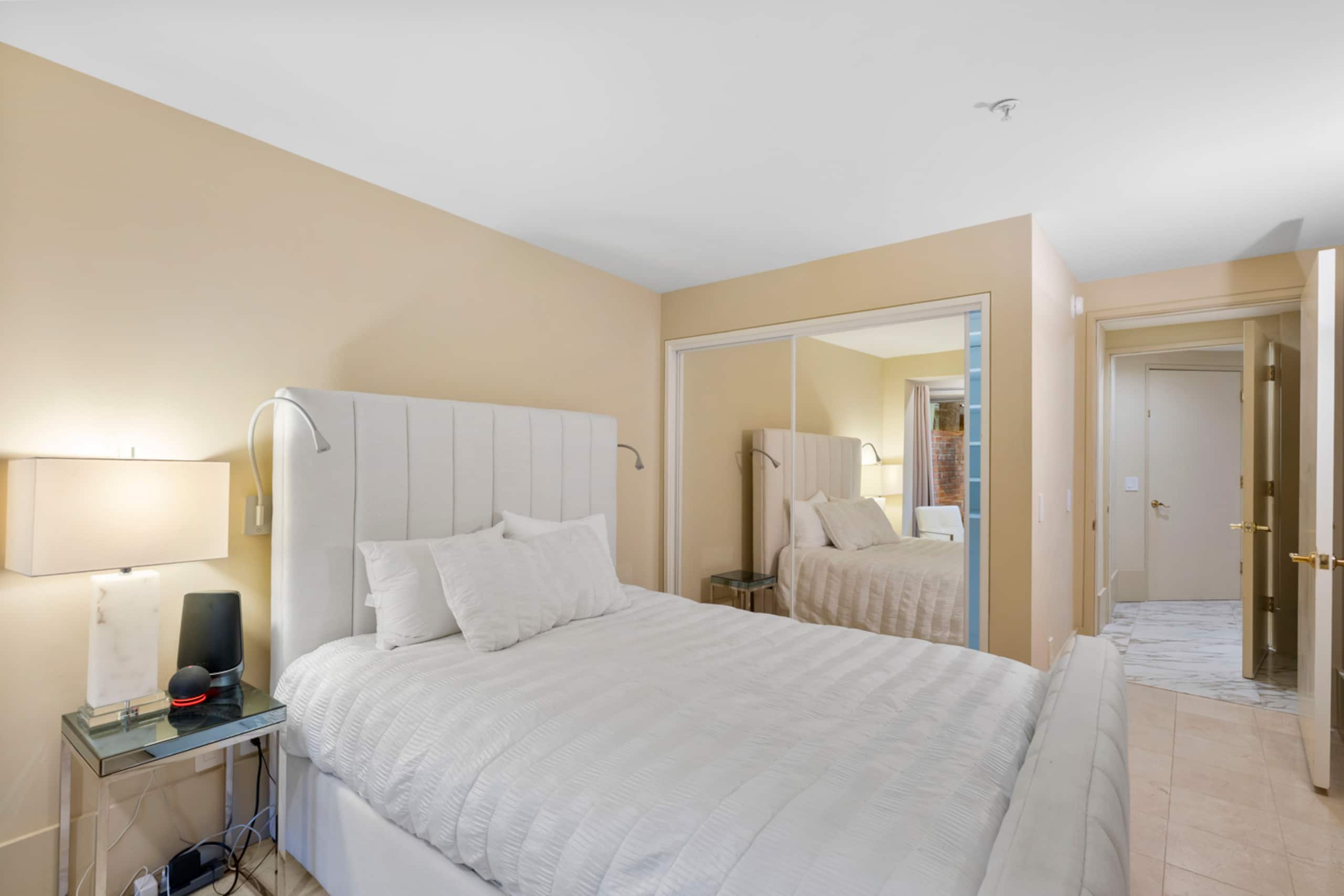 Home in San Francisco · ★5.0 · 6 bedrooms · 7 beds · 5 baths - Image 15