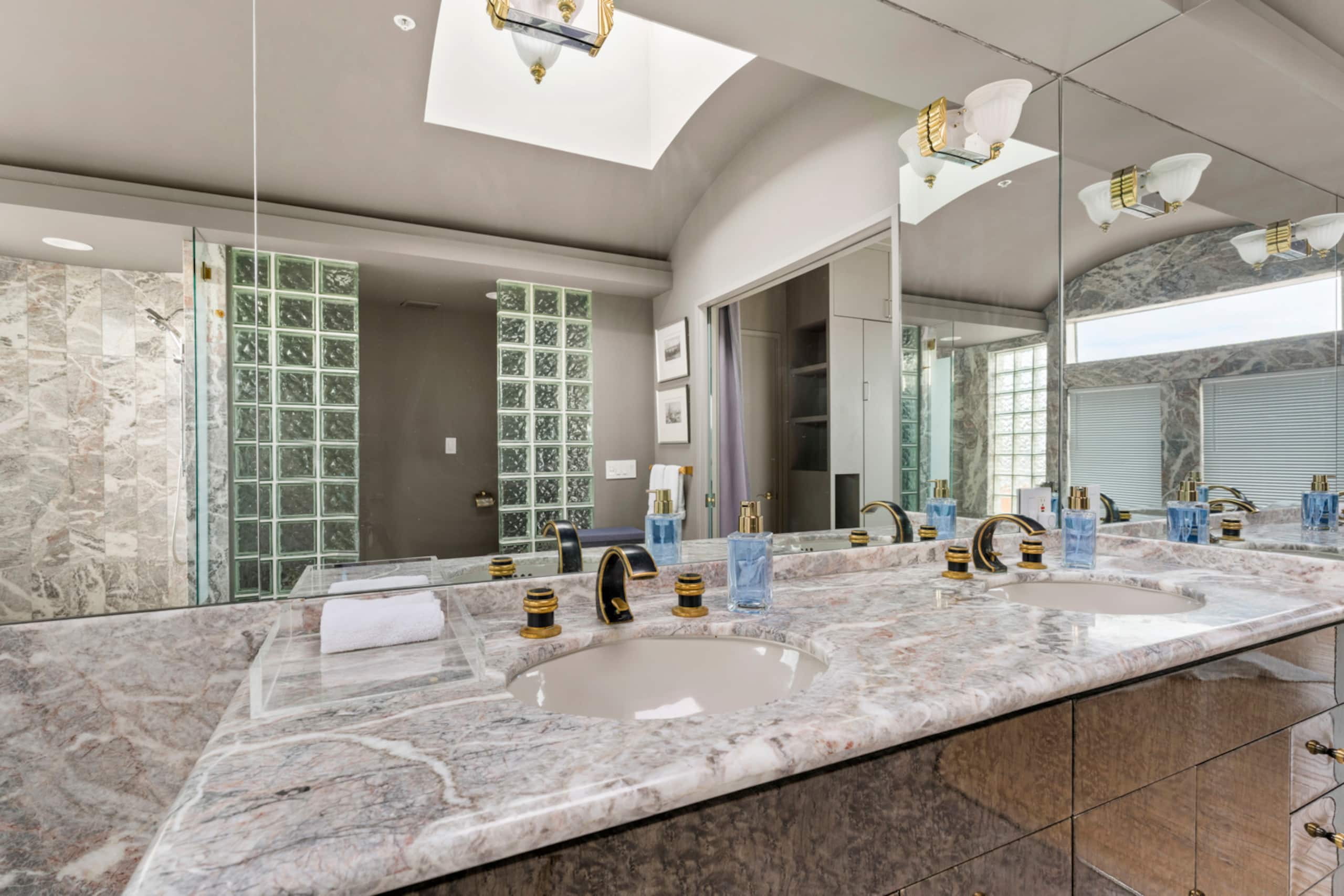 Home in San Francisco · ★5.0 · 6 bedrooms · 7 beds · 5 baths - Image 40
