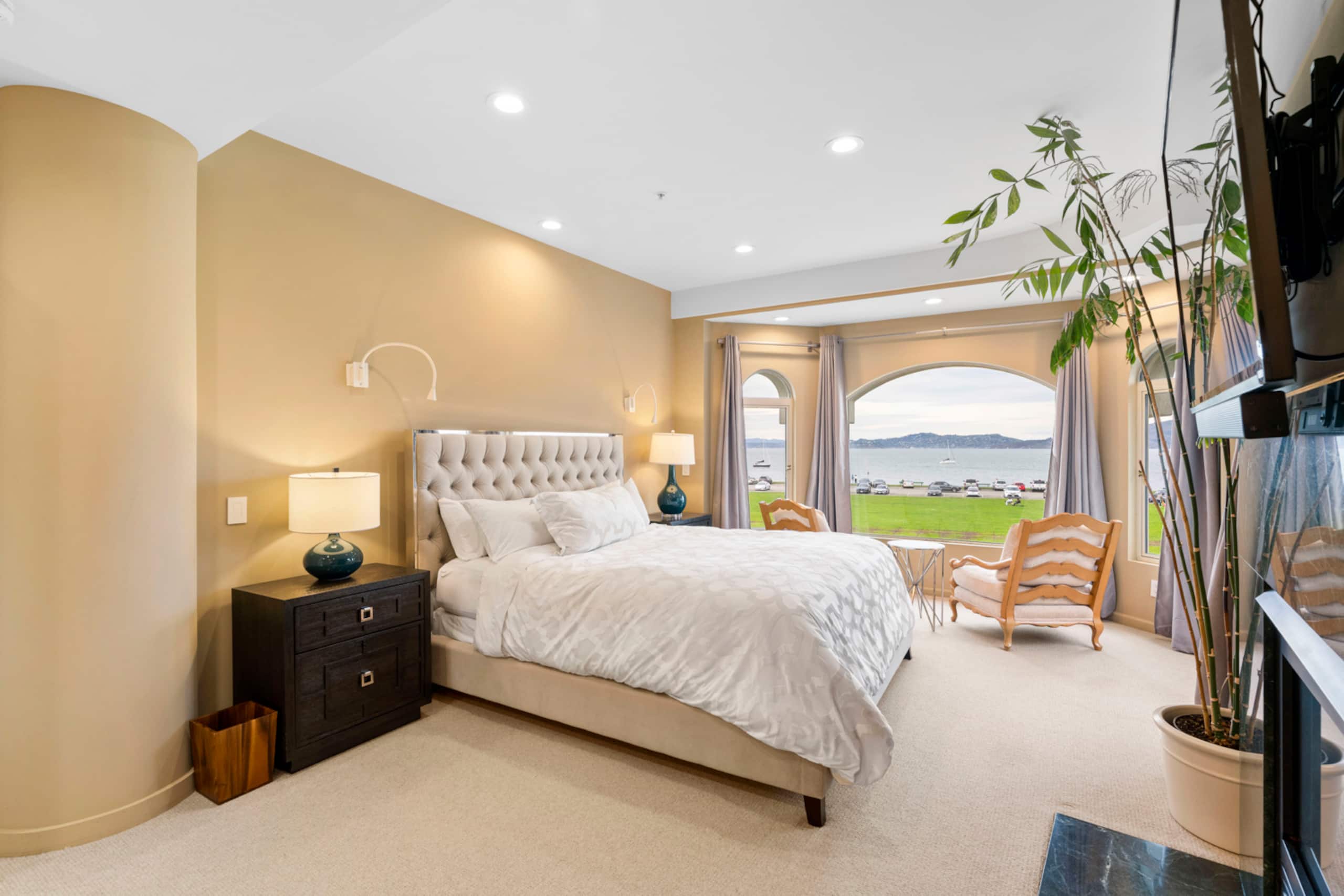 Home in San Francisco · ★5.0 · 6 bedrooms · 7 beds · 5 baths - Image 20