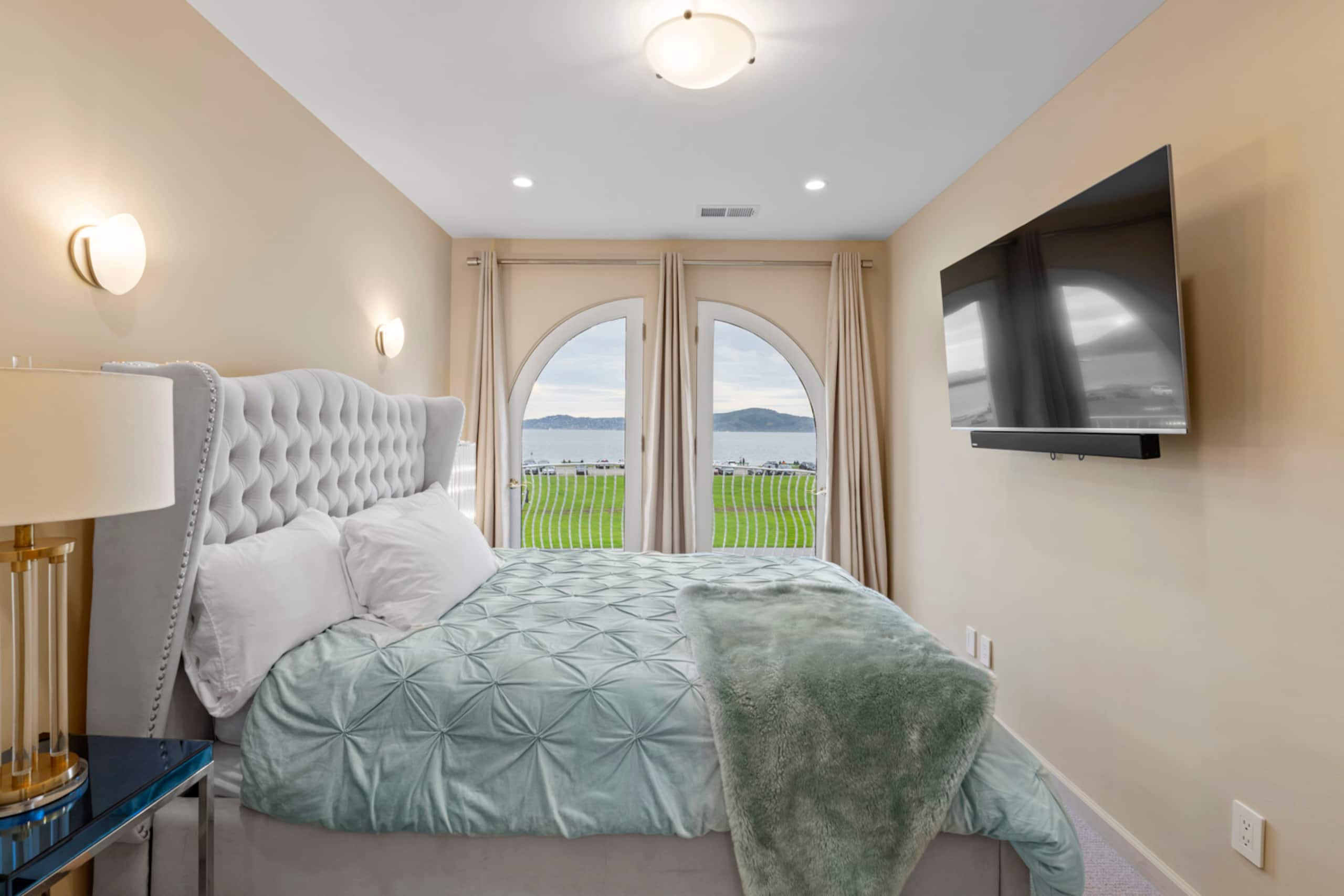 Home in San Francisco · ★5.0 · 6 bedrooms · 7 beds · 5 baths - Image 18
