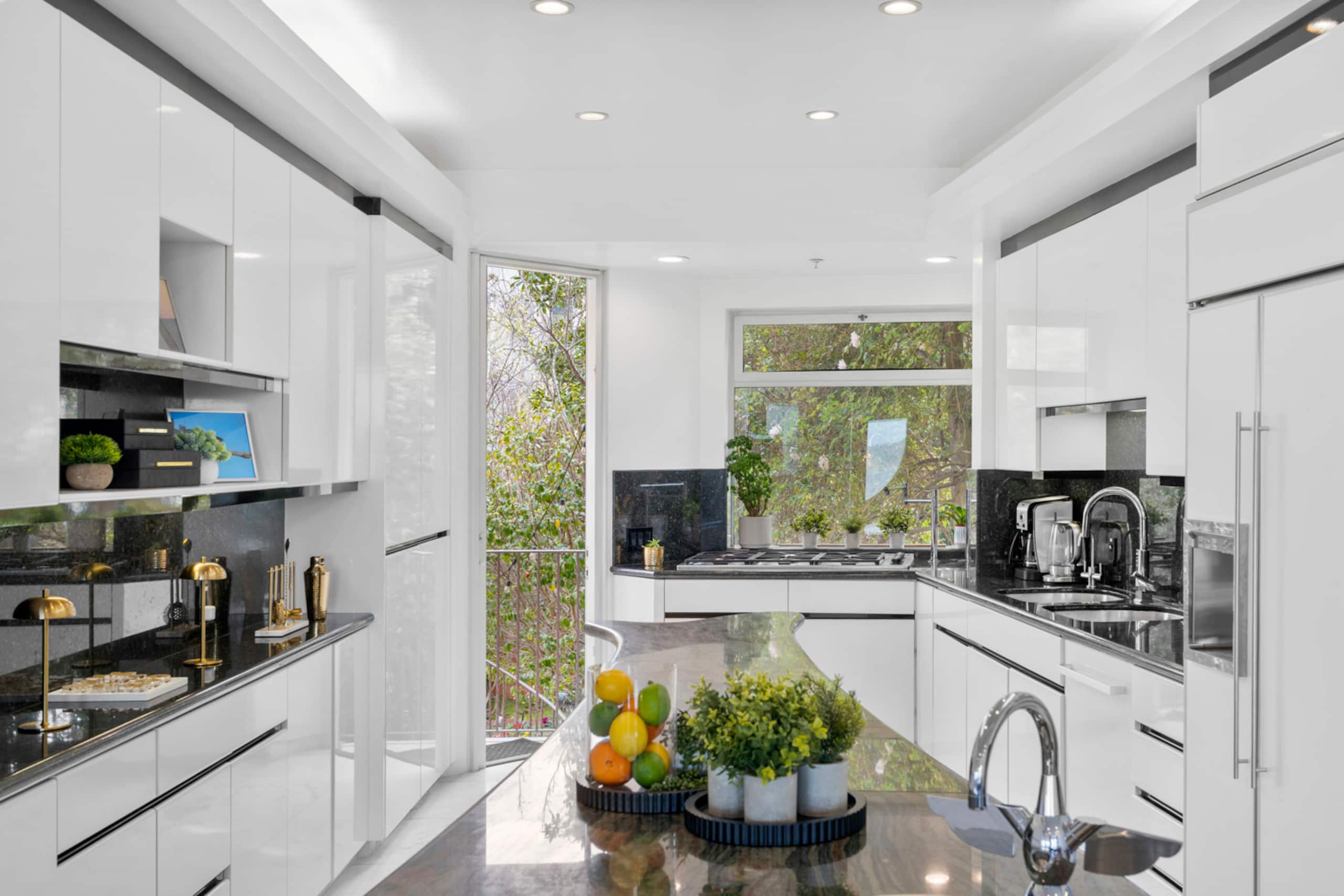 Home in San Francisco · ★5.0 · 6 bedrooms · 7 beds · 5 baths - Image 11