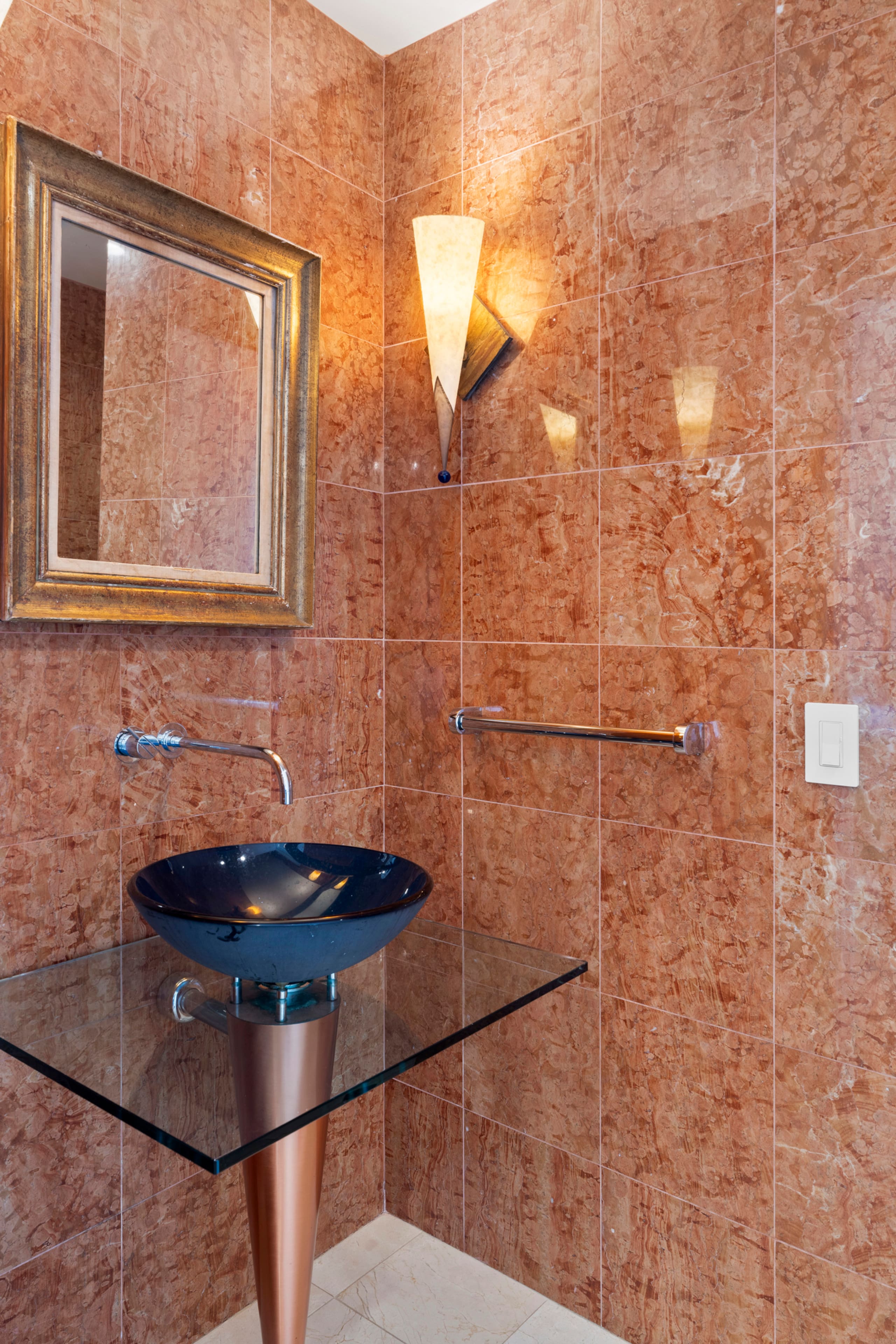 Home in San Francisco · ★5.0 · 6 bedrooms · 7 beds · 5 baths - Image 32