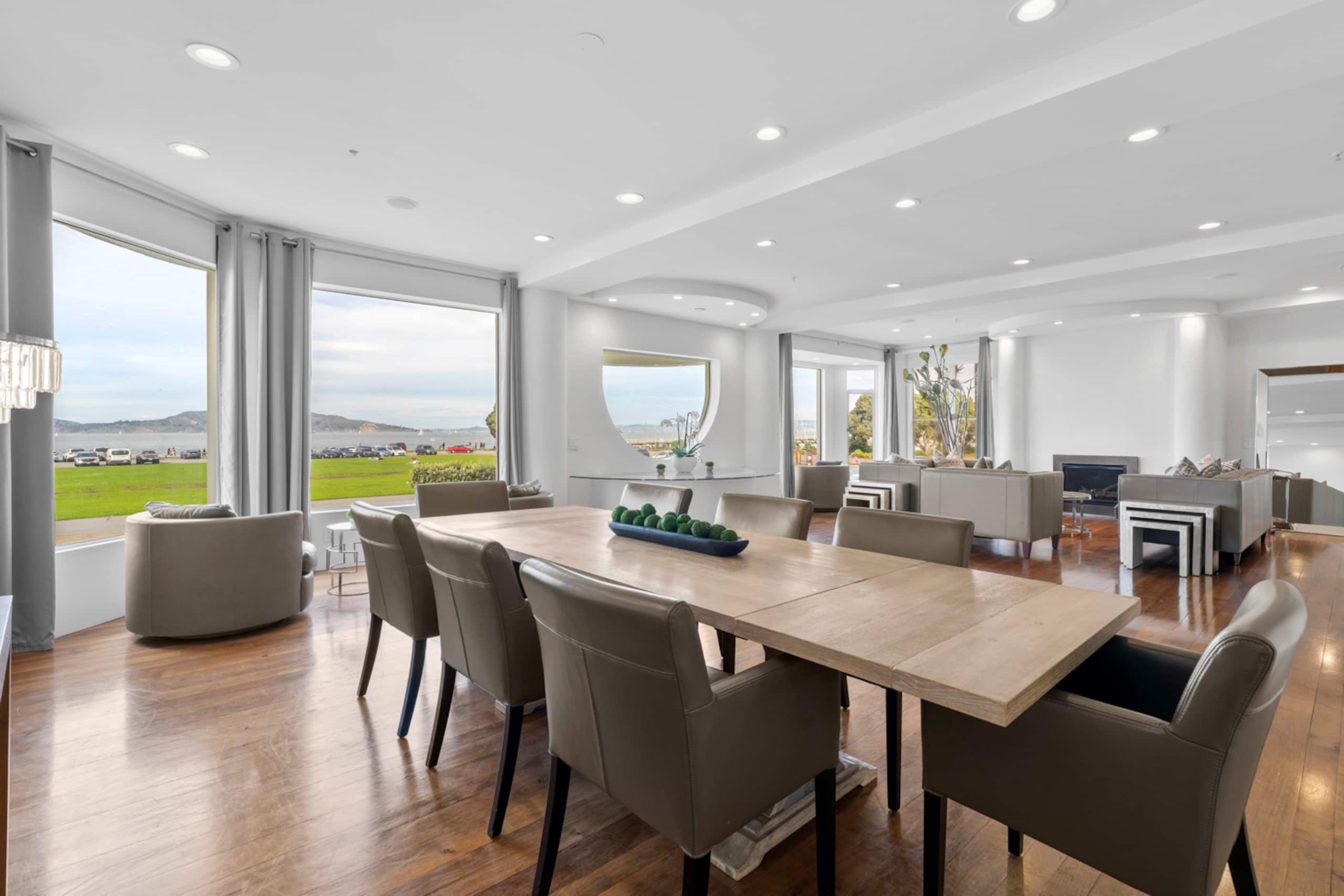 Home in San Francisco · ★5.0 · 6 bedrooms · 7 beds · 5 baths - Image 12