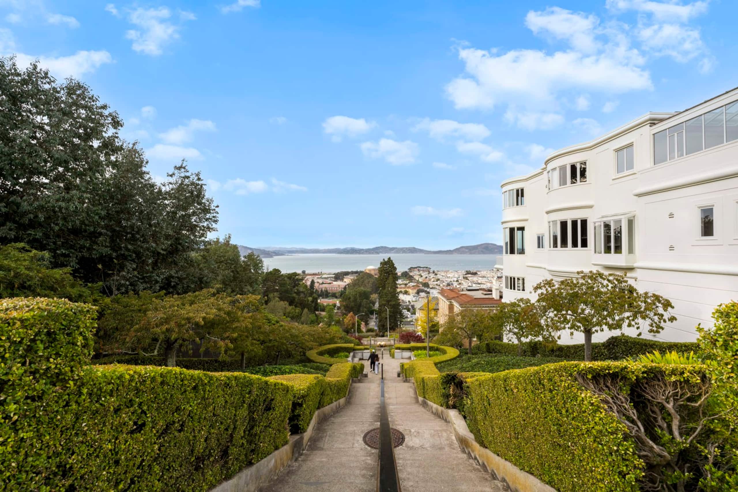 Home in San Francisco · ★5.0 · 6 bedrooms · 7 beds · 5 baths - Image 52