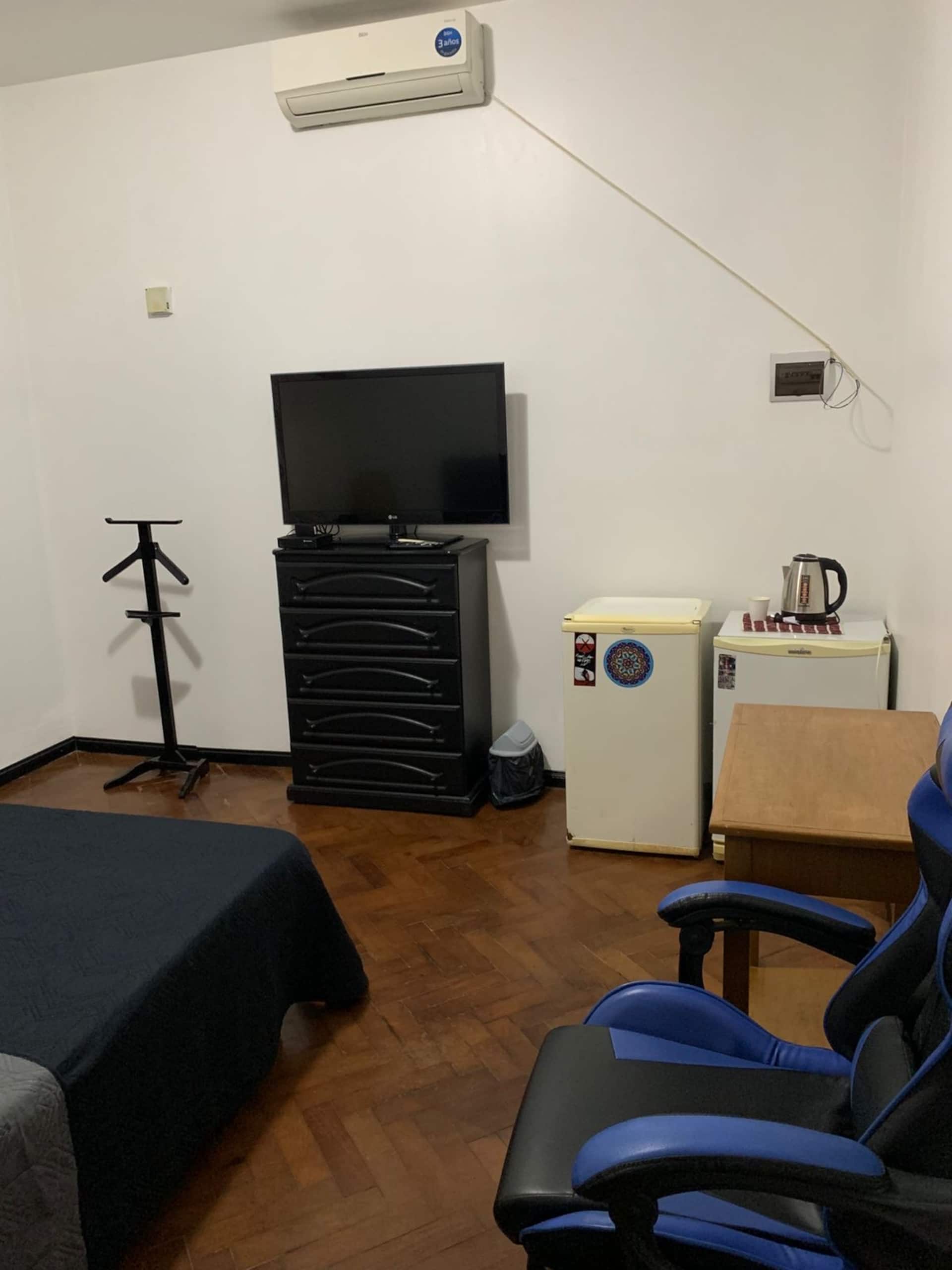 Furnished room with private bathroom in Martínez