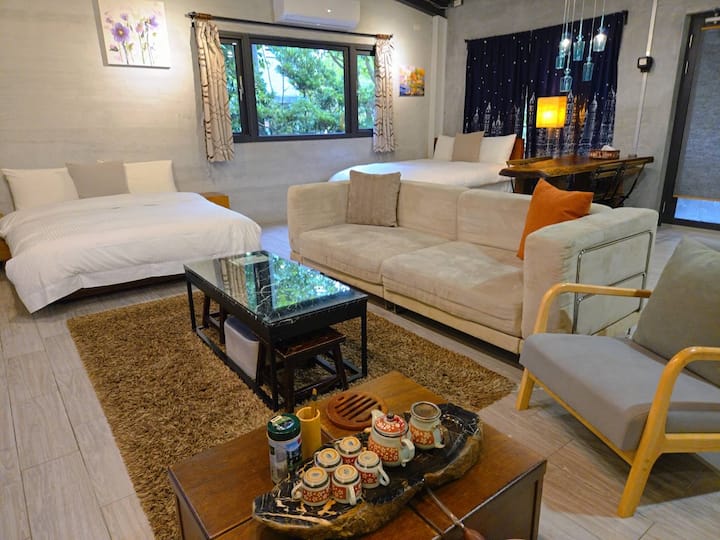 2-6 guests stay
One king size bed
Two double size beds
