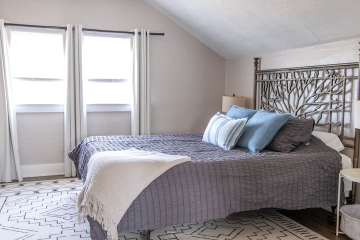 Cozy Home in Newark - Close to Everything