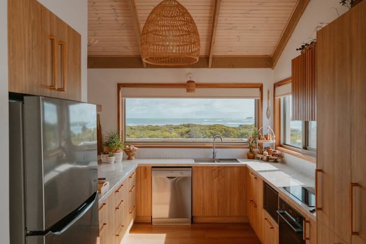 Sunsets on Martyrs – Coastal Luxury Beach House gallery image 4