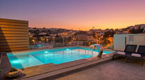 Sunset Villa with Indoor Jacuzzi Pool & Games Room