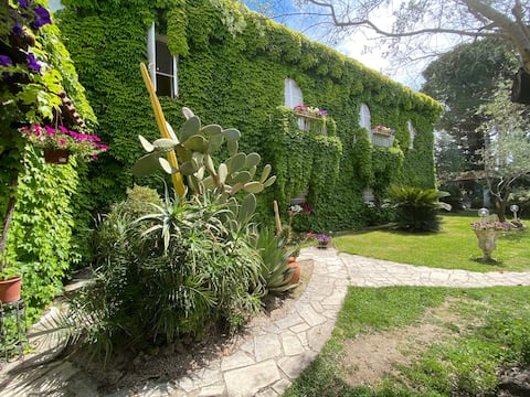 Peaceful Country Home for Couples