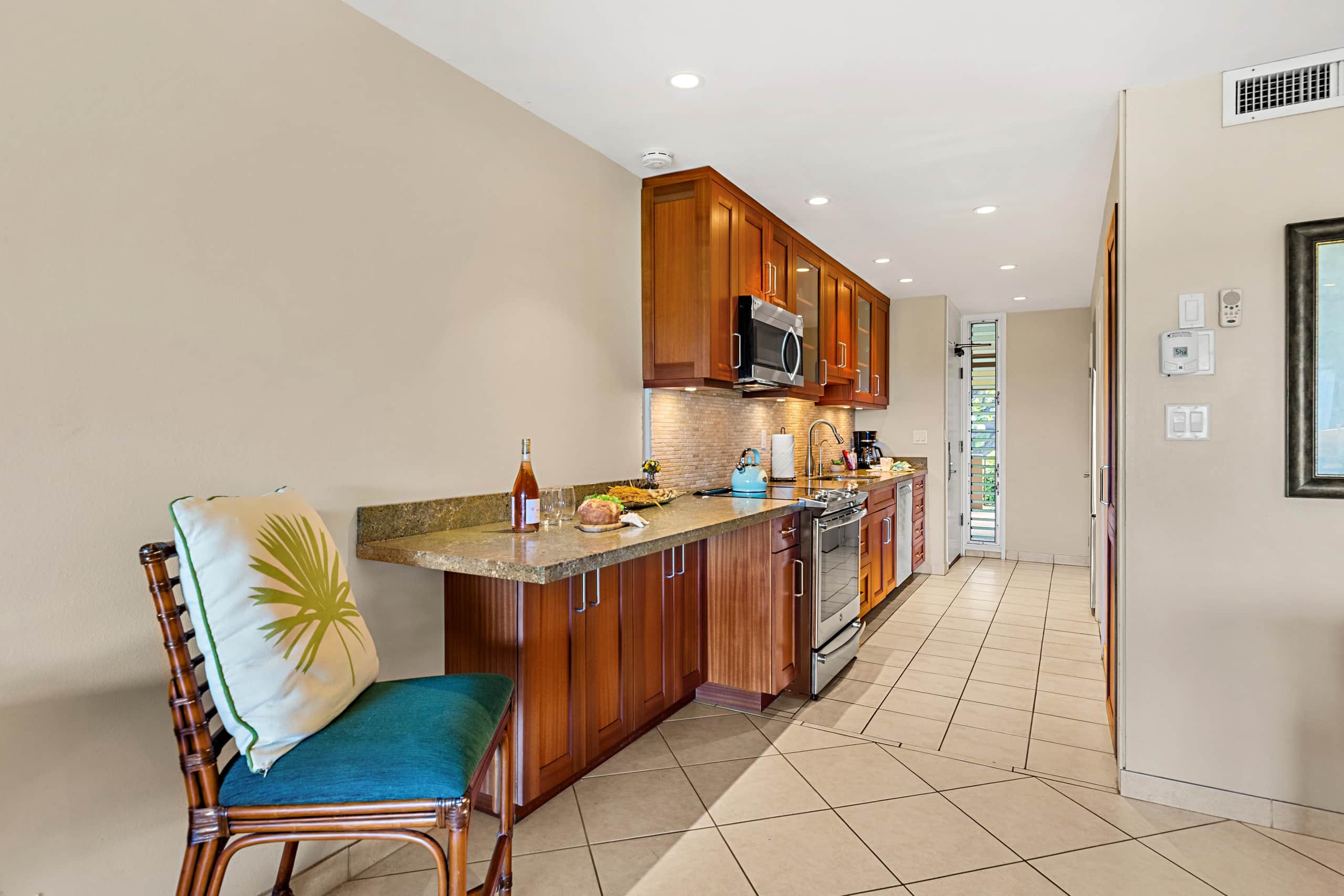 Condo in Kaanapali · ★4.94 · Studio · 1 bed · 1 bath - Image 11