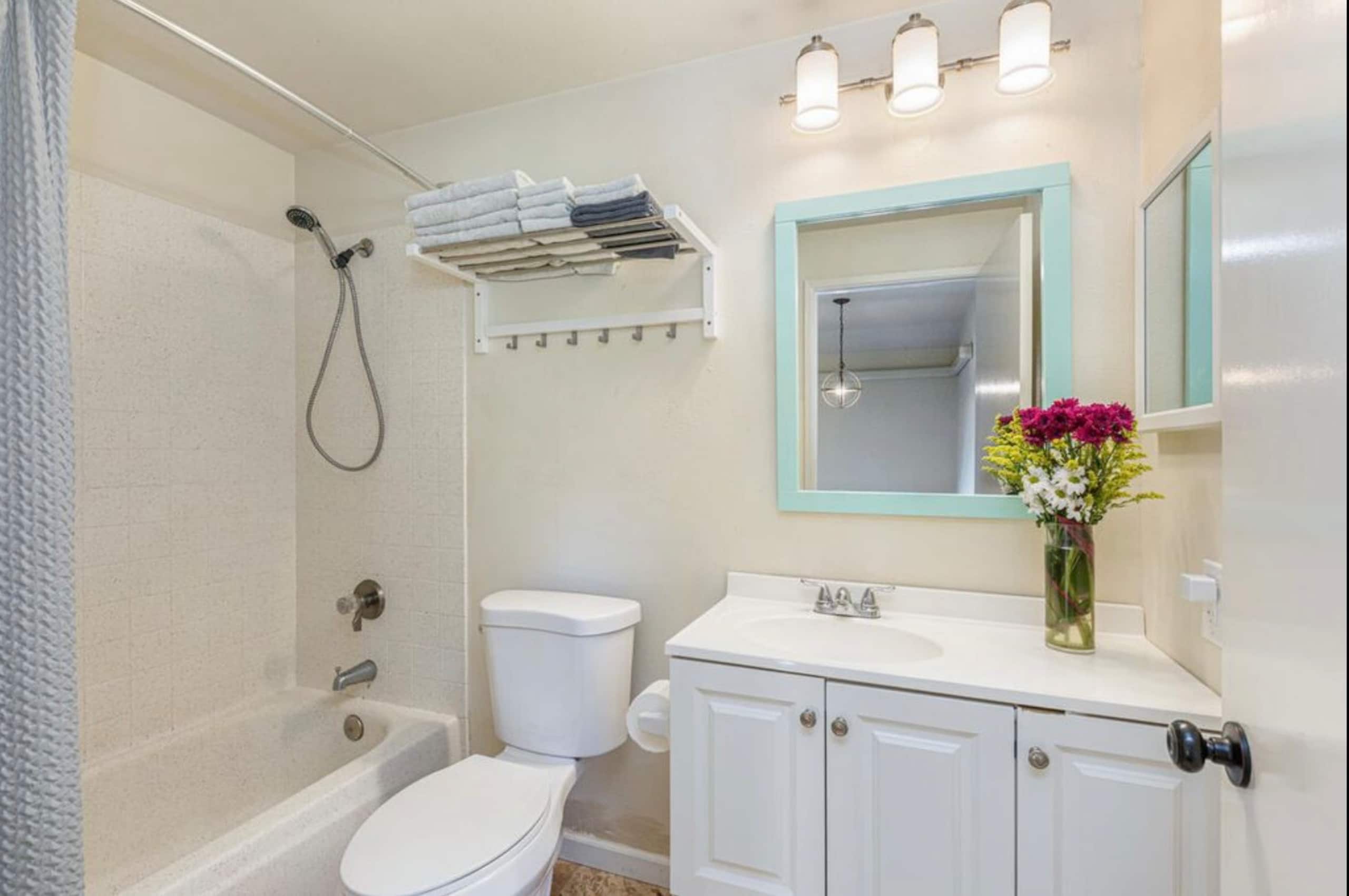 Hidden Gem! A Honu World Close to Hanalei Bay! AC! - Image 16