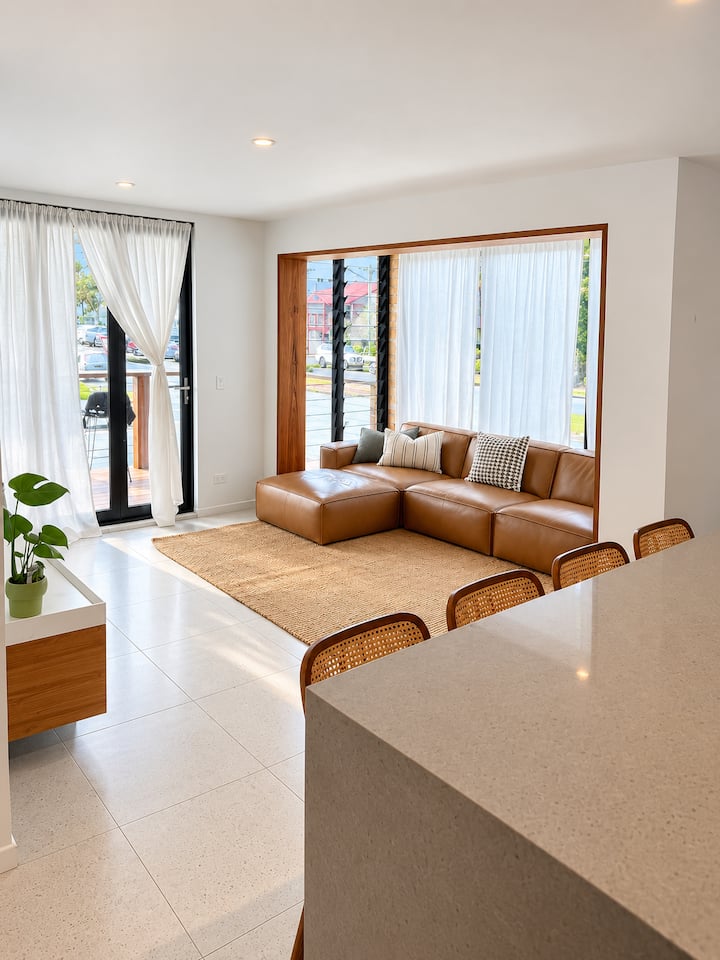 New! Currumbin Breeze - Coolangatta