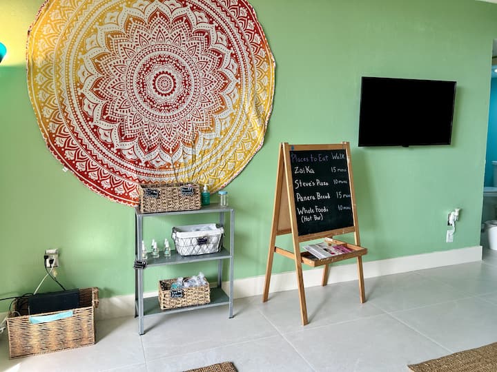 Peaceful Sanctuary In The City! - Miami Gardens, FL